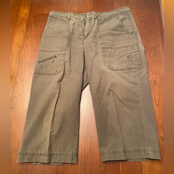 Eddie Bauer Capri pants - Picture 1 of 3
